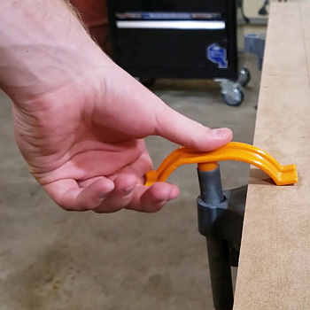 Быстрозажимные упоры прижимные Quick Clamps для подстолья Bora Centipede — это самый быстрый и простой способ закрепить рабочую поверхность к стойке Bora Centipede